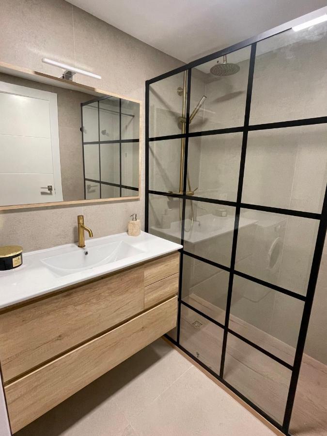 Sky Views Studio In City Centre Аликанте Екстериор снимка