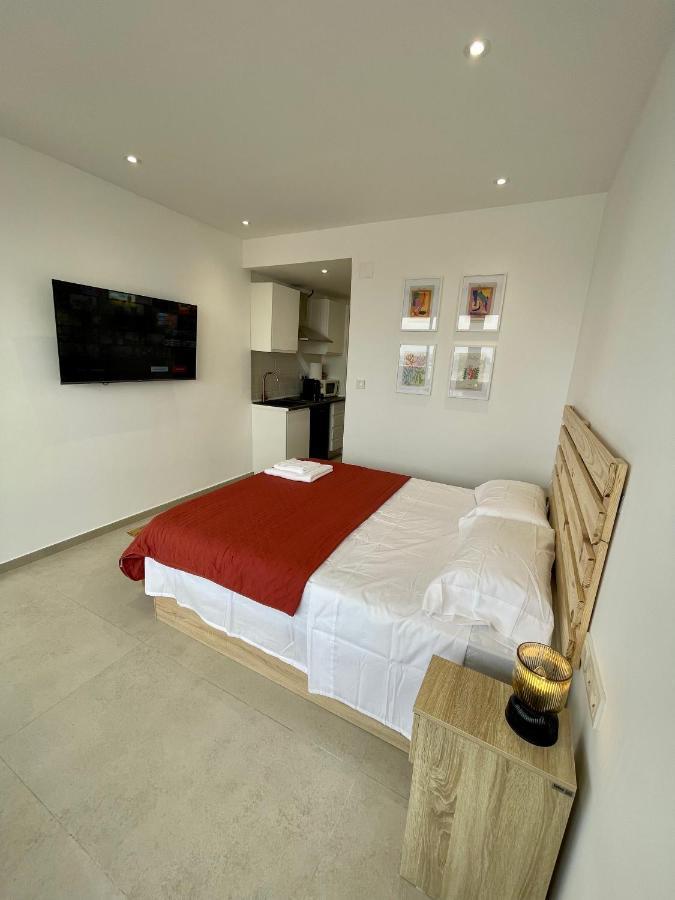 Sky Views Studio In City Centre Аликанте Екстериор снимка