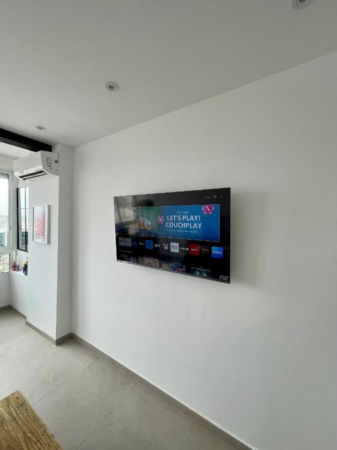 Sky Views Studio In City Centre Аликанте Екстериор снимка