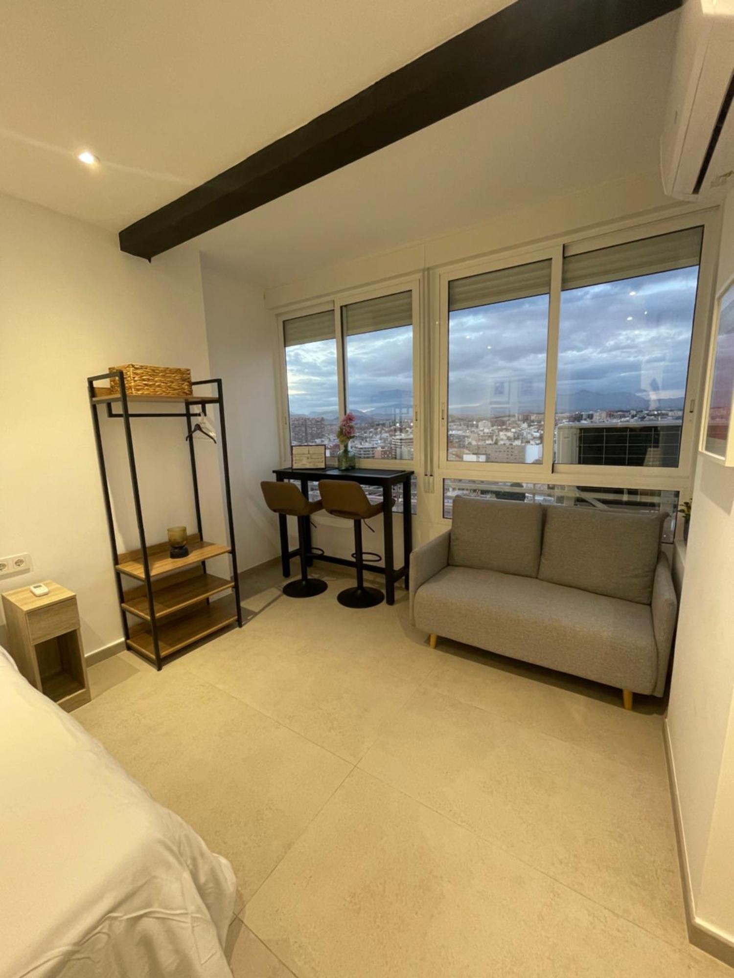 Sky Views Studio In City Centre Аликанте Екстериор снимка