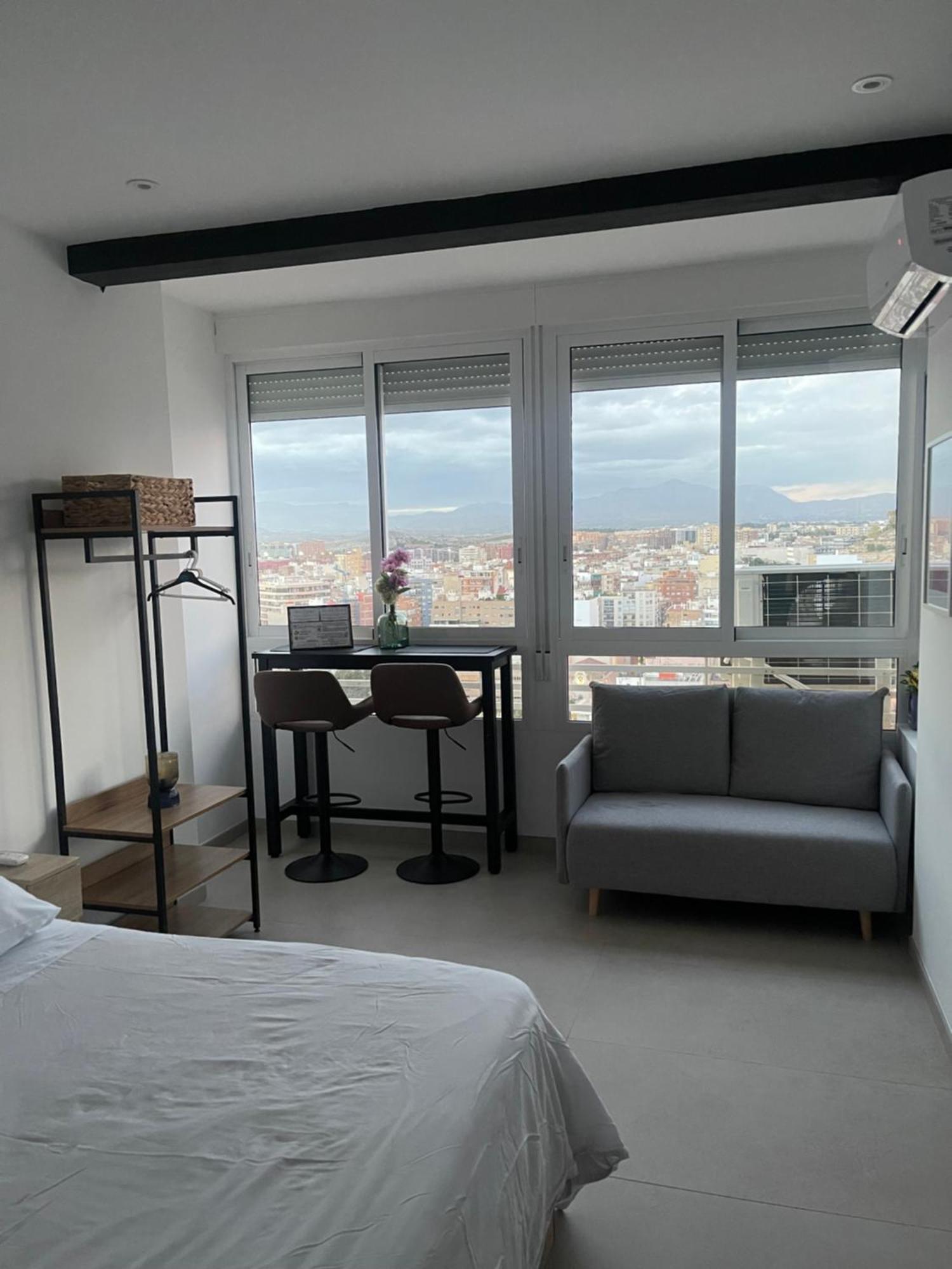 Sky Views Studio In City Centre Аликанте Екстериор снимка