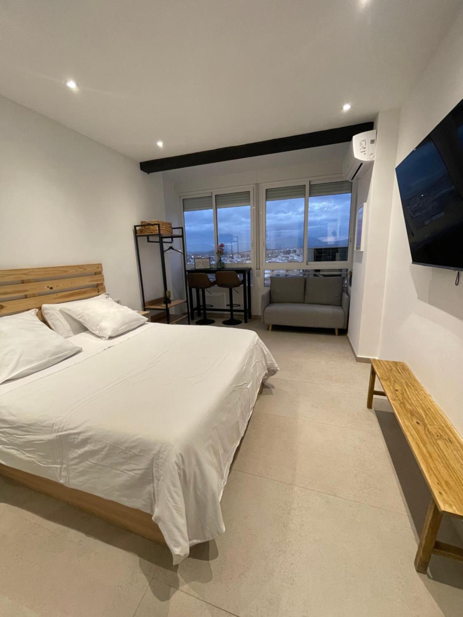 Sky Views Studio In City Centre Аликанте Екстериор снимка